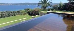Fond mobile avec plage immergée près de St Tropez